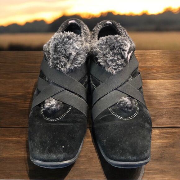 Stuart Weitzman Black suede Gray sherpa lined flats Women's Size 9.5